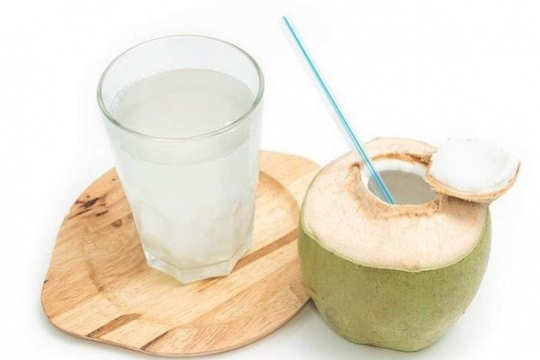 Những lợi ích khi người tiểu đường uống nước dừa đúng cách